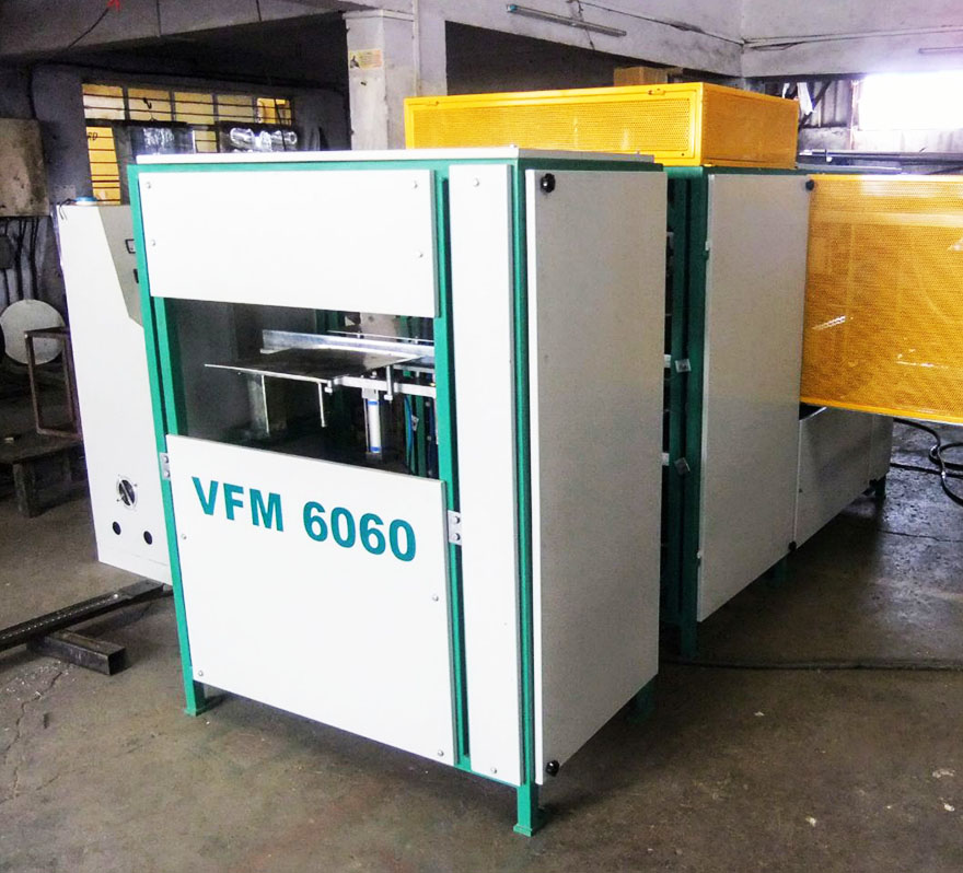 VACCUM FORMING MACHINE